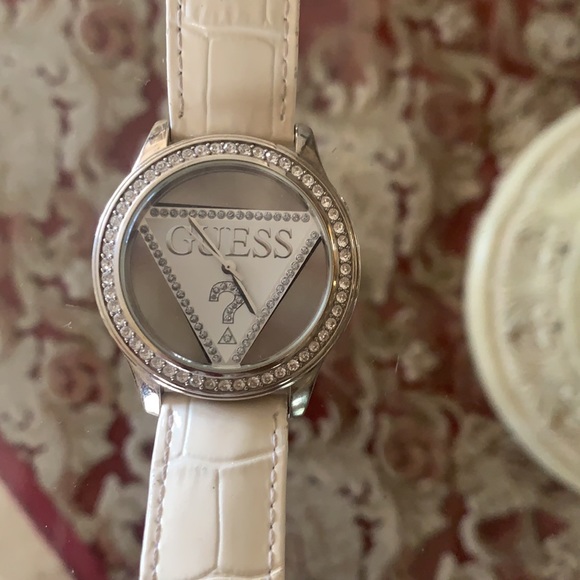 Guess leather white watch - Picture 3 of 6